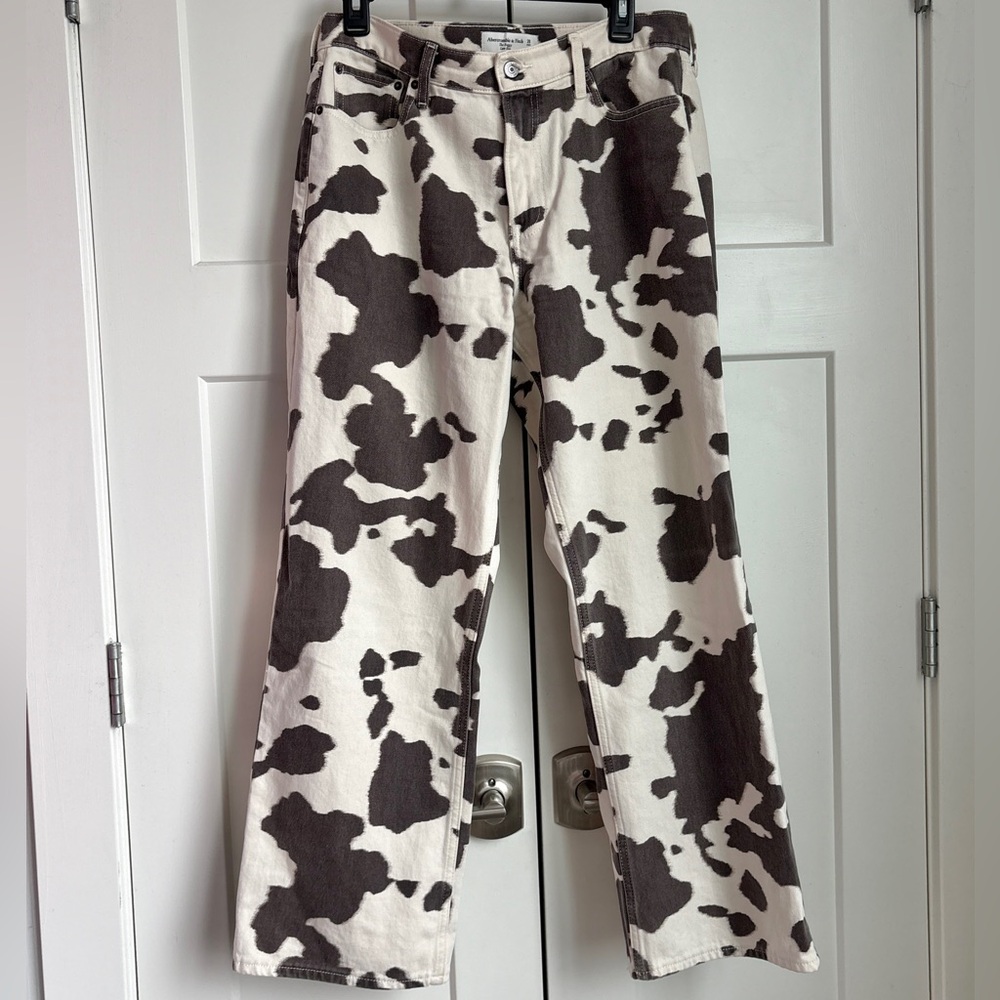A&F Low Rise Baggy Jeans - Curve Love - 28 Short - Cow Print - Picture 2 of 7